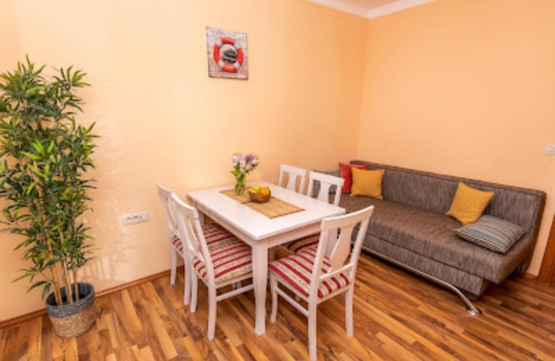 Apartmani Dubrava Podstrana Exteriör bild